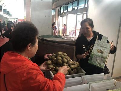 貴州省機關(guān)事業(yè)單位扶貧點扶貧產(chǎn)品巡回展六盤水站啟動